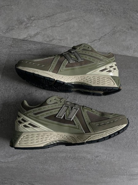 New balance 1906R Olive 44,5 Etat Neuf