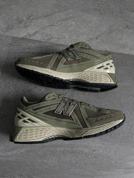 New balance 1906R Olive 44,5 Etat Neuf