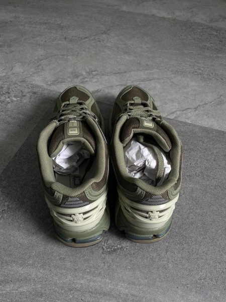 New balance 1906R Olive 44,5 Etat Neuf