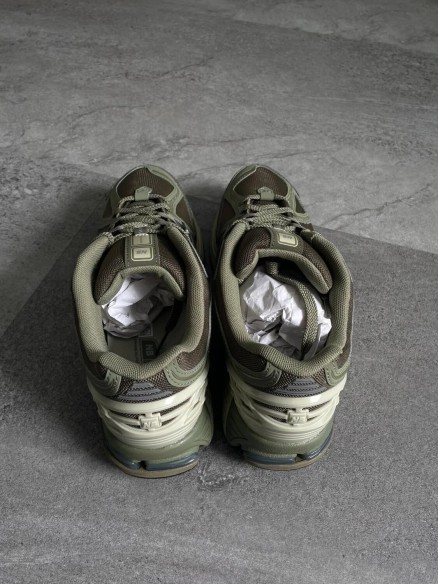 New balance 1906R Olive 44,5 Etat Neuf