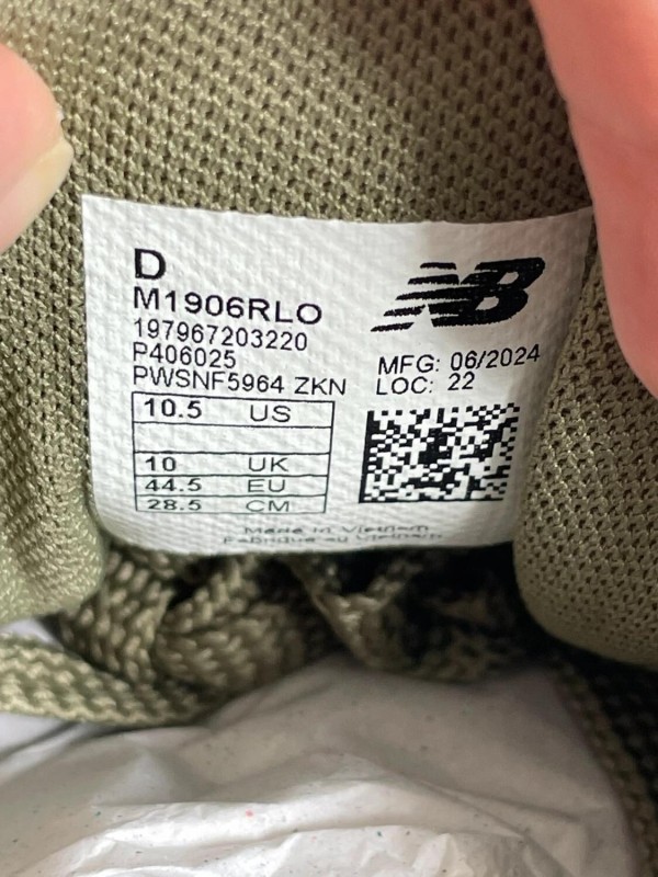 New balance 1906R Olive 44,5 Etat Neuf 2