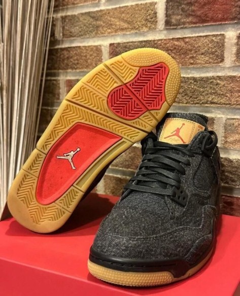 Jordan 4 Retro Levi's Black (GS)