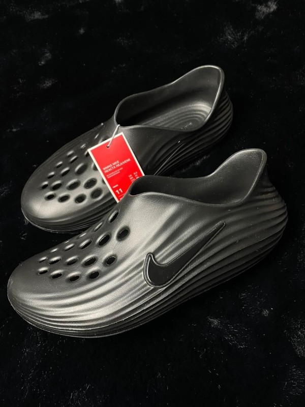 Nike ReactX Rejuven8 Triple Black 43 Neuf
