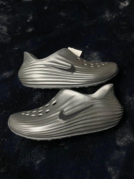 Nike ReactX Rejuven8 Triple Black 43 Neuf