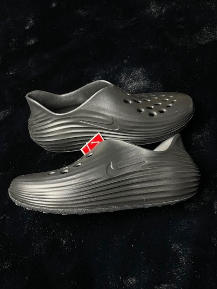 Nike ReactX Rejuven8 Triple Black 43 Neuf