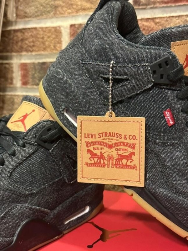 Jordan 4 Retro Levi's Black (GS) 2