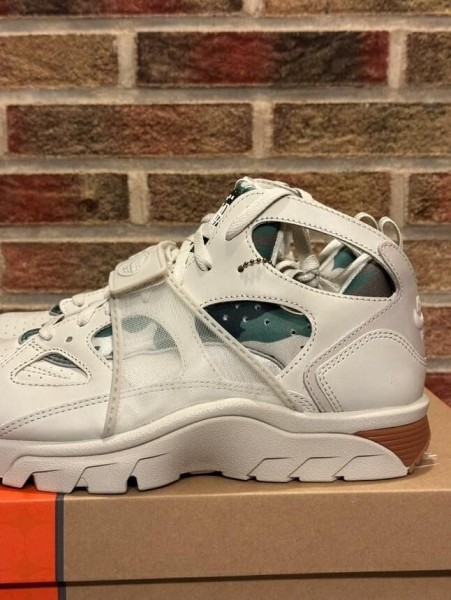 Nike Air Trainer Huarache Corteiz Light Bone