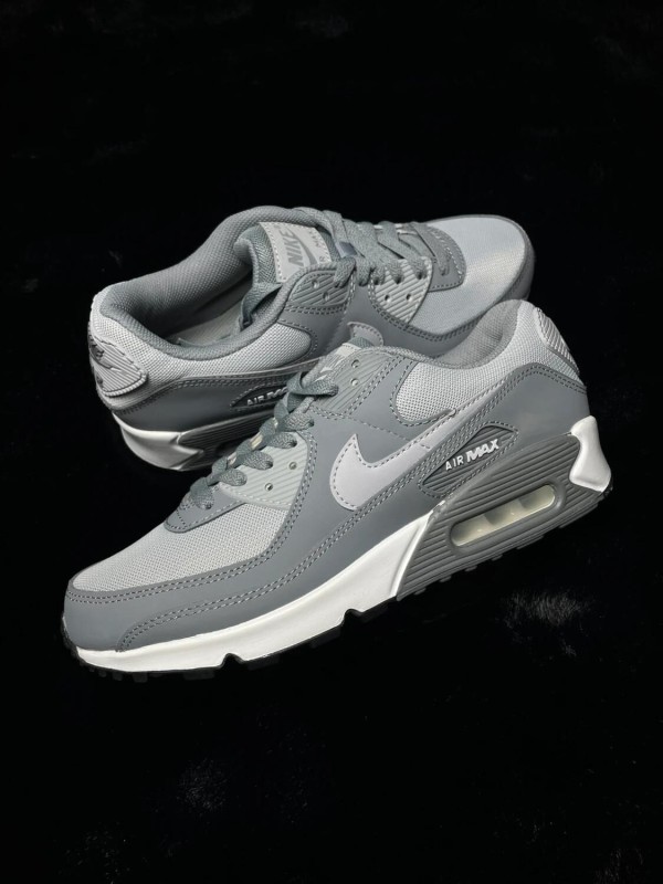 Nike air max 90 Cool Grey Taille 41 Neuf