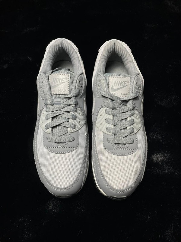 Nike air max 90 Cool Grey Taille 41 Neuf 2