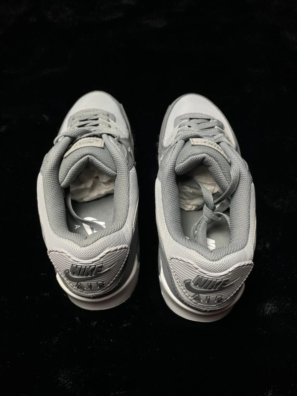 Nike air max 90 Cool Grey Taille 41 Neuf 2
