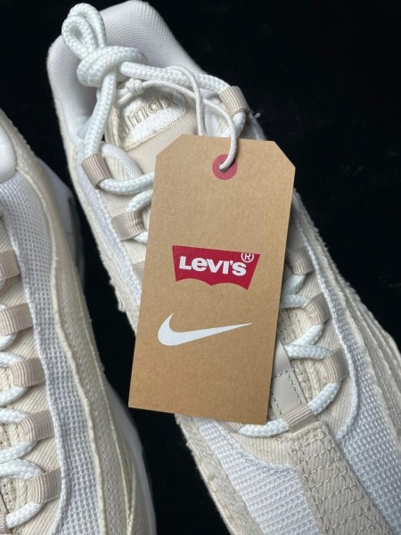 Nike Air Max 95 OG Levis Light Orewood Brown Taille 44,5 Neuf