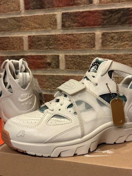 Nike Air Trainer Huarache Corteiz Light Bone