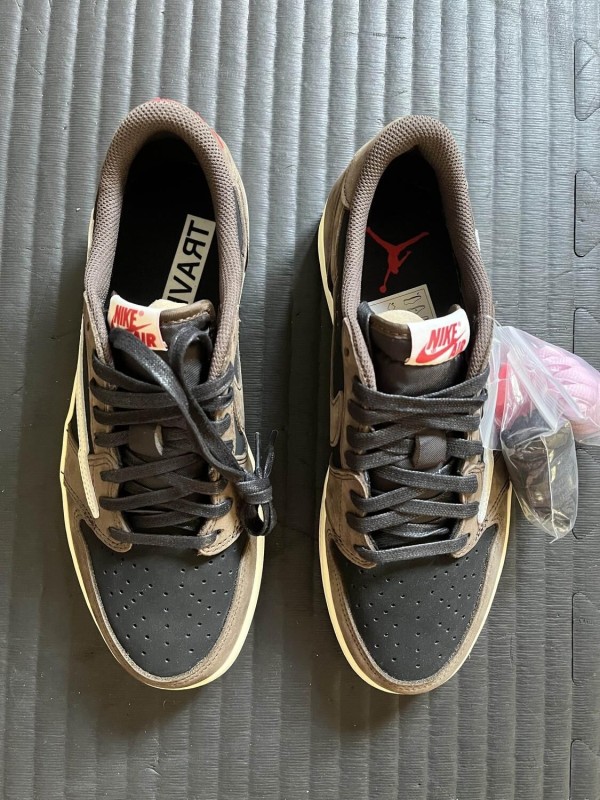 Jordan 1 Retro Low OG SP Travis Scott Mocha 2