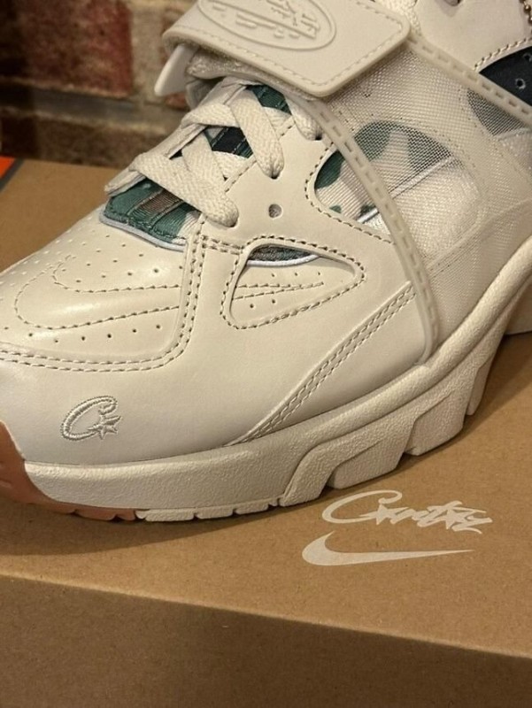 Nike Air Trainer Huarache Corteiz Light Bone 2