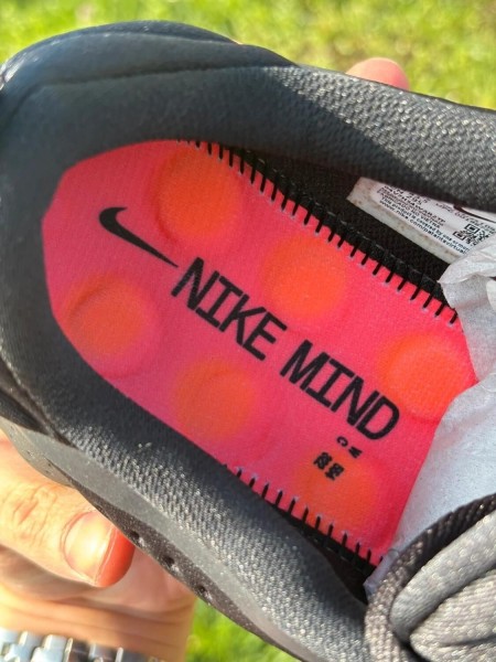 Nike mind 002 black hyper crimson - Taille 45,5