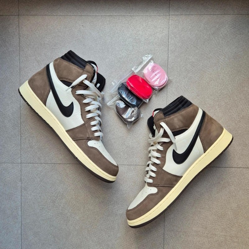 Jordan 1 High Travis Scott " Mocha " 2