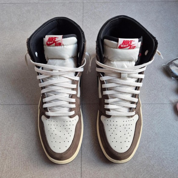 Jordan 1 High Travis Scott " Mocha "