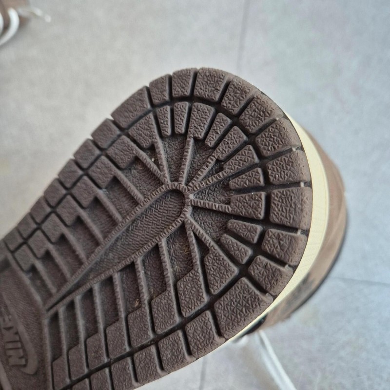 Jordan 1 High Travis Scott " Mocha " 2