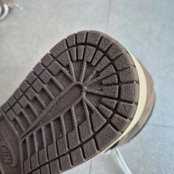 Jordan 1 High Travis Scott " Mocha "