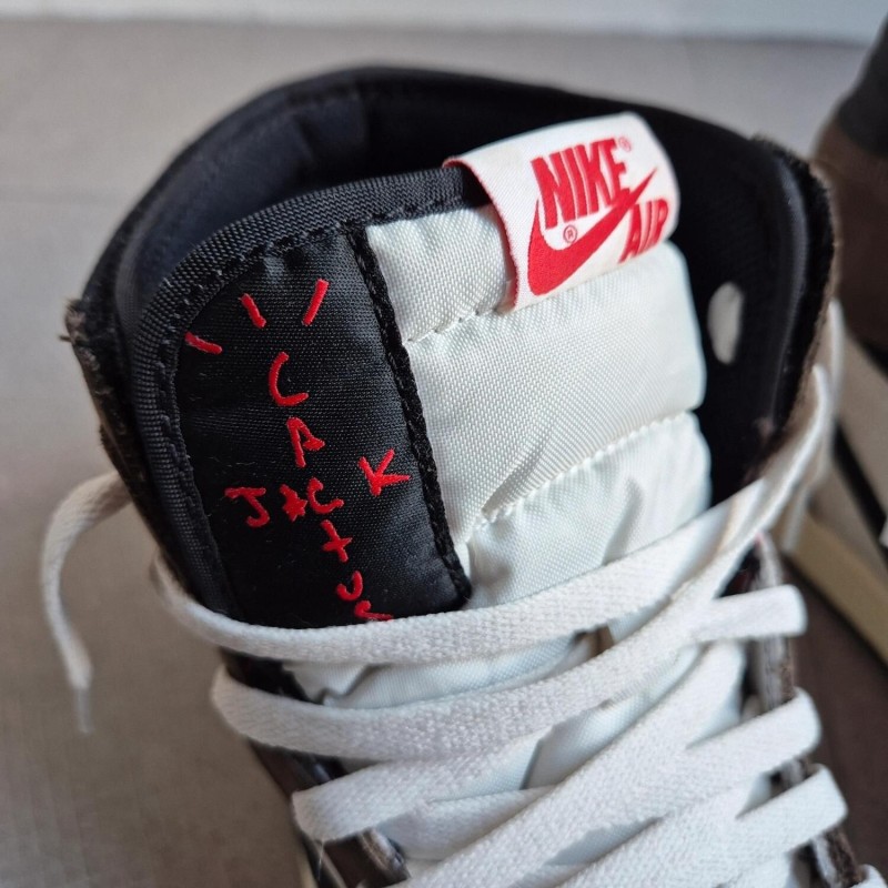 Jordan 1 High Travis Scott " Mocha " 2