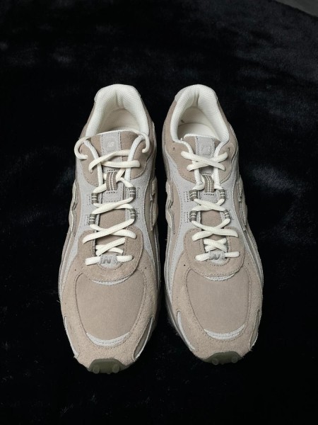 New balance 204L Mushroom Arid Stone Taille 45 neuf