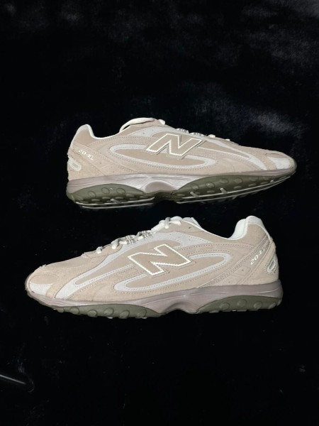 New balance 204L Mushroom Arid Stone Taille 45 neuf