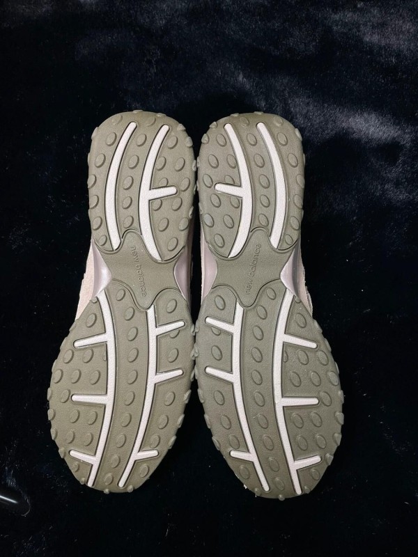 New balance 204L Mushroom Arid Stone Taille 45 neuf 2
