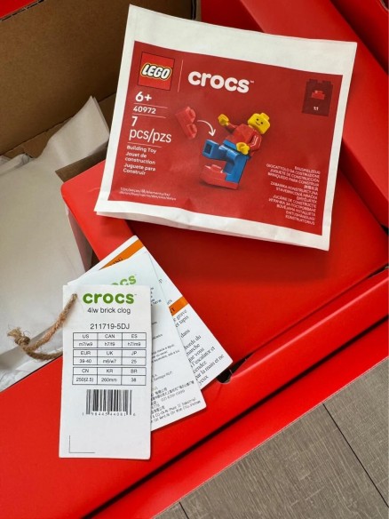 Sabot Crocs Lego brick red