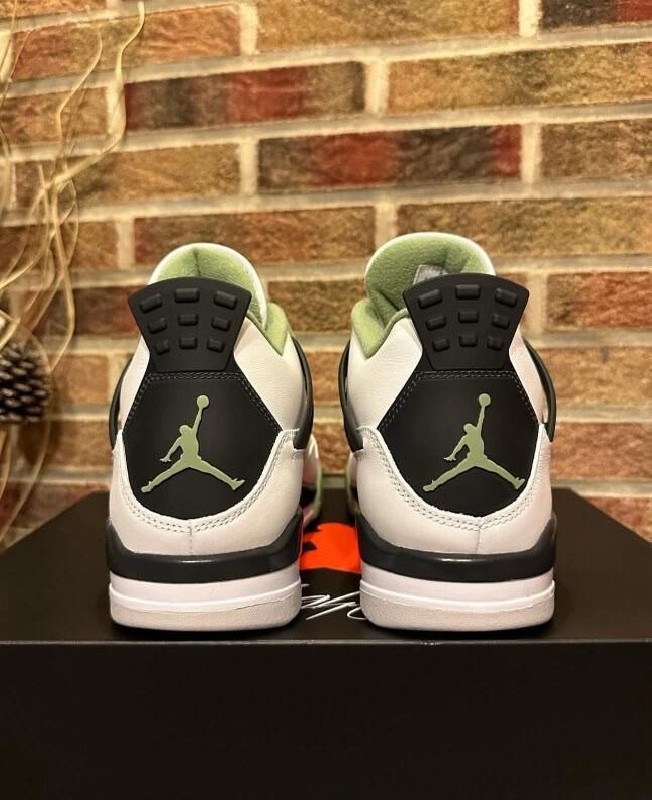 Jordan 4 Retro Seafoam 2