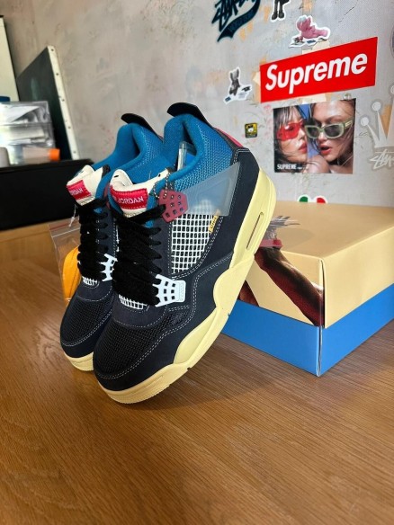 Jordan 4 Union off noir