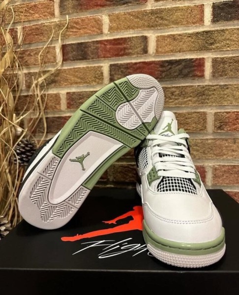 Jordan 4 Retro Seafoam