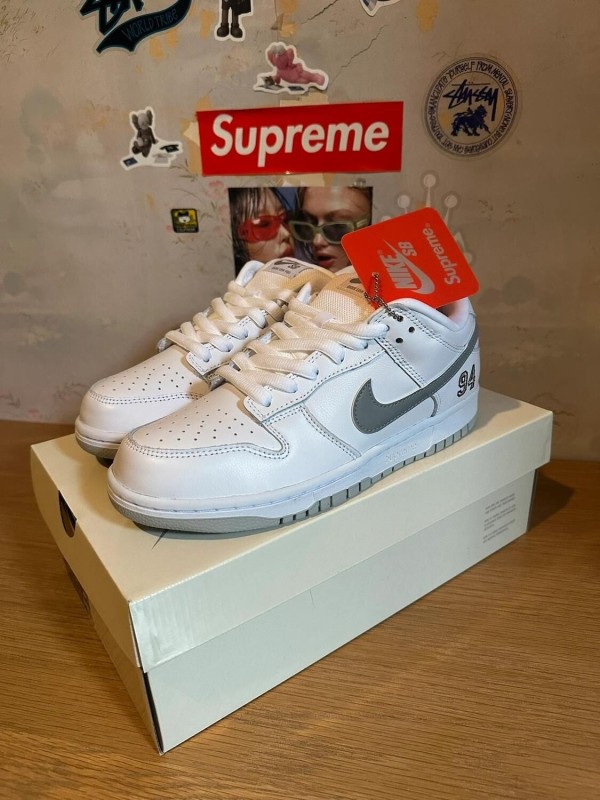 Nike dunk low supreme 94 white / blanc 2