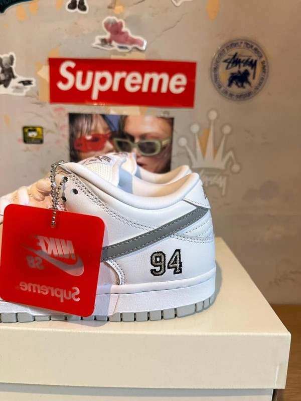 Nike dunk low supreme 94 white / blanc 2