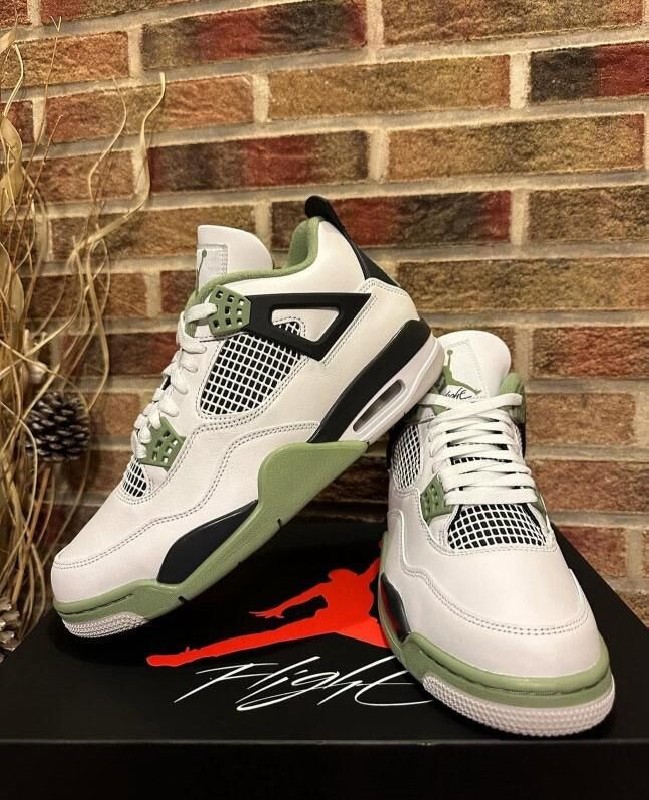 Jordan 4 Retro Seafoam 2