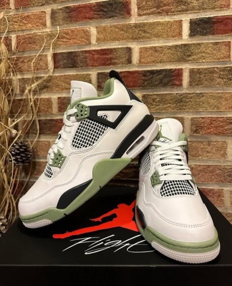 Jordan 4 Retro Seafoam