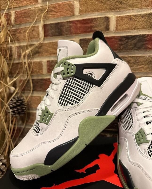 Jordan 4 Retro Seafoam 2