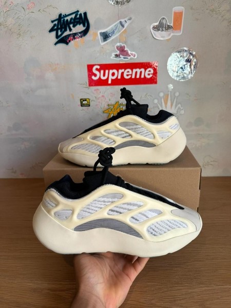 Yeezy 700 v3 Azael