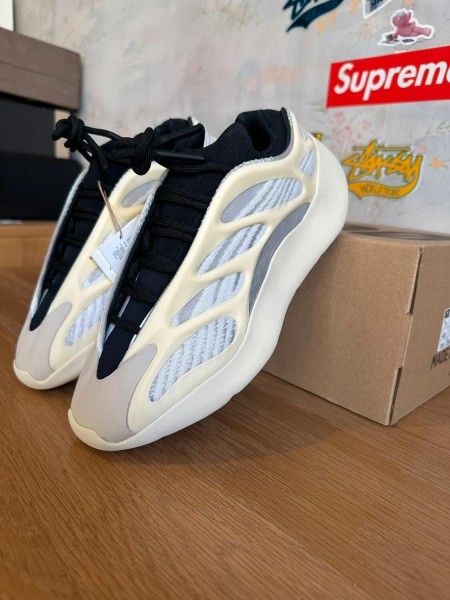Yeezy 700 v3 Azael