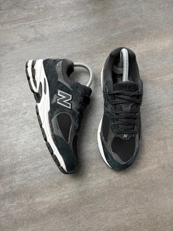 New balance 2002r black - taille 36 2