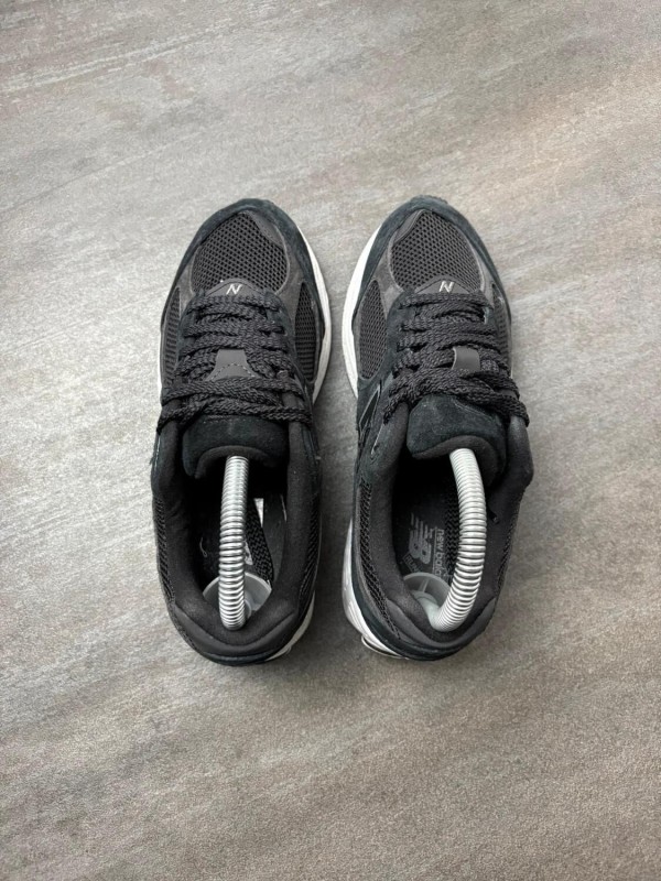 New balance 2002r black - taille 36 2