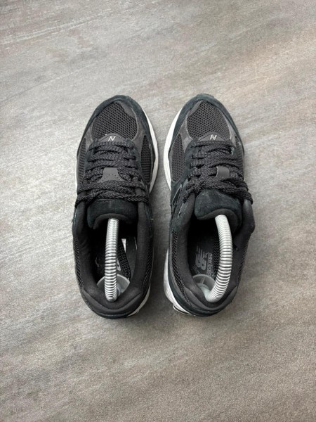 New balance 2002r black - taille 36