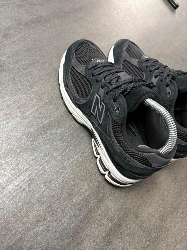 New balance 2002r black - taille 36 2