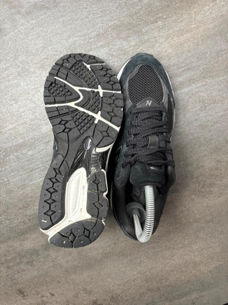 New balance 2002r black - taille 36