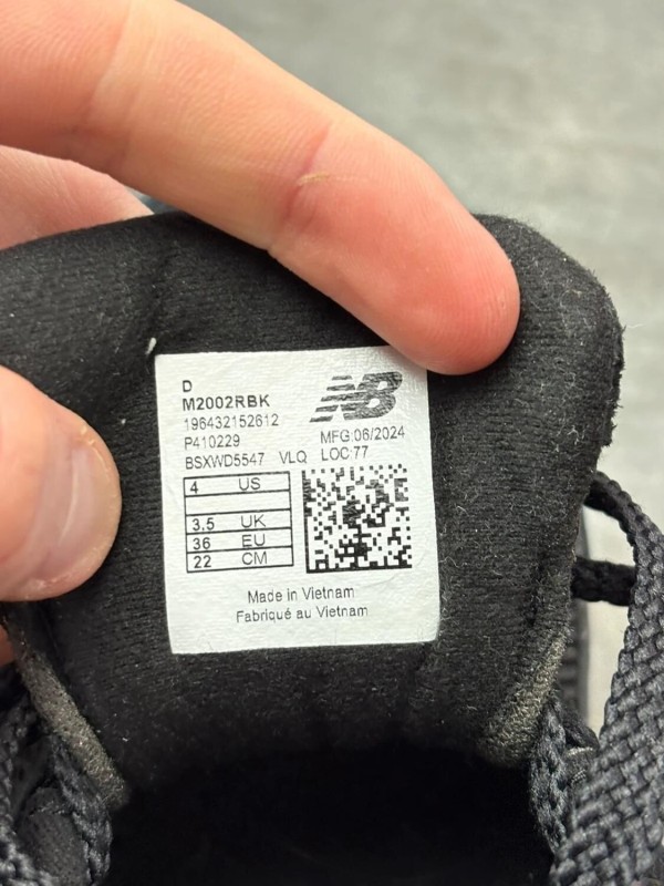 New balance 2002r black - taille 36 2