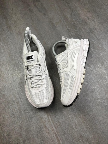 Nike vomero 5 - taille 35,5