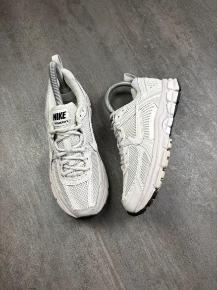Nike vomero 5 - taille 35,5