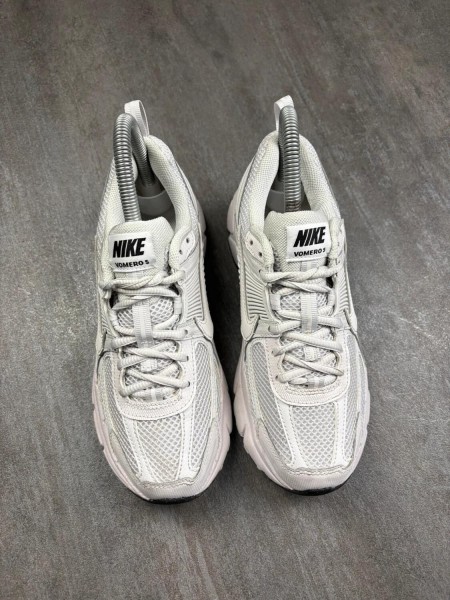 Nike vomero 5 - taille 35,5