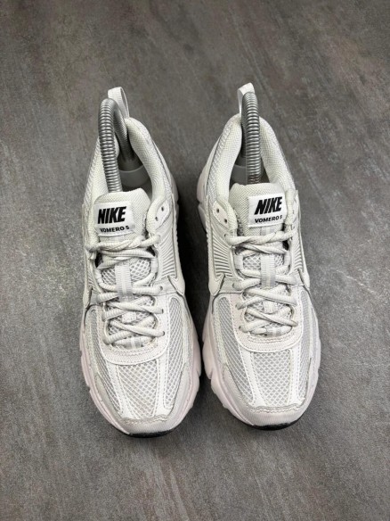 Nike vomero 5 - taille 35,5