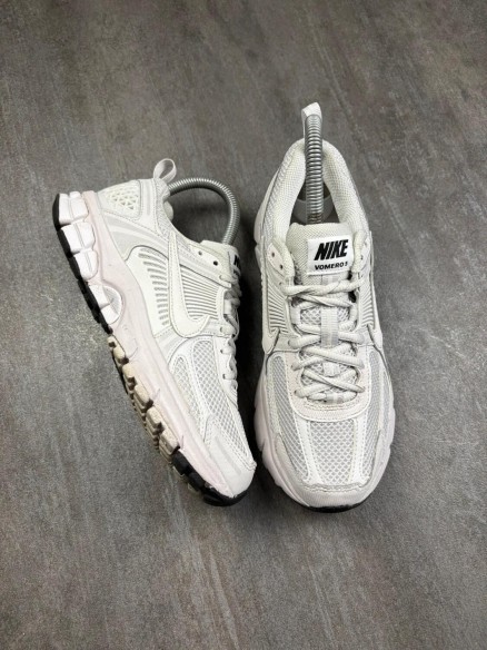 Nike vomero 5 - taille 35,5