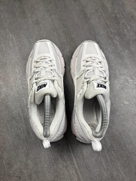 Nike vomero 5 - taille 35,5
